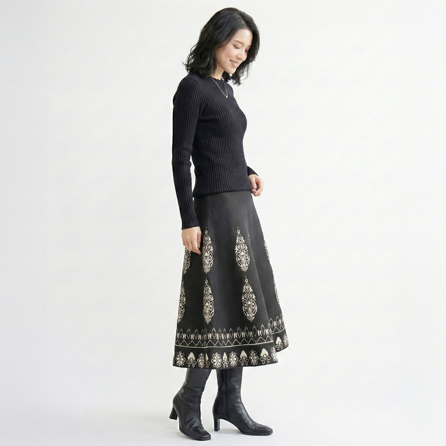 ダマスク柄ミモレ丈ニットスカート M〜L