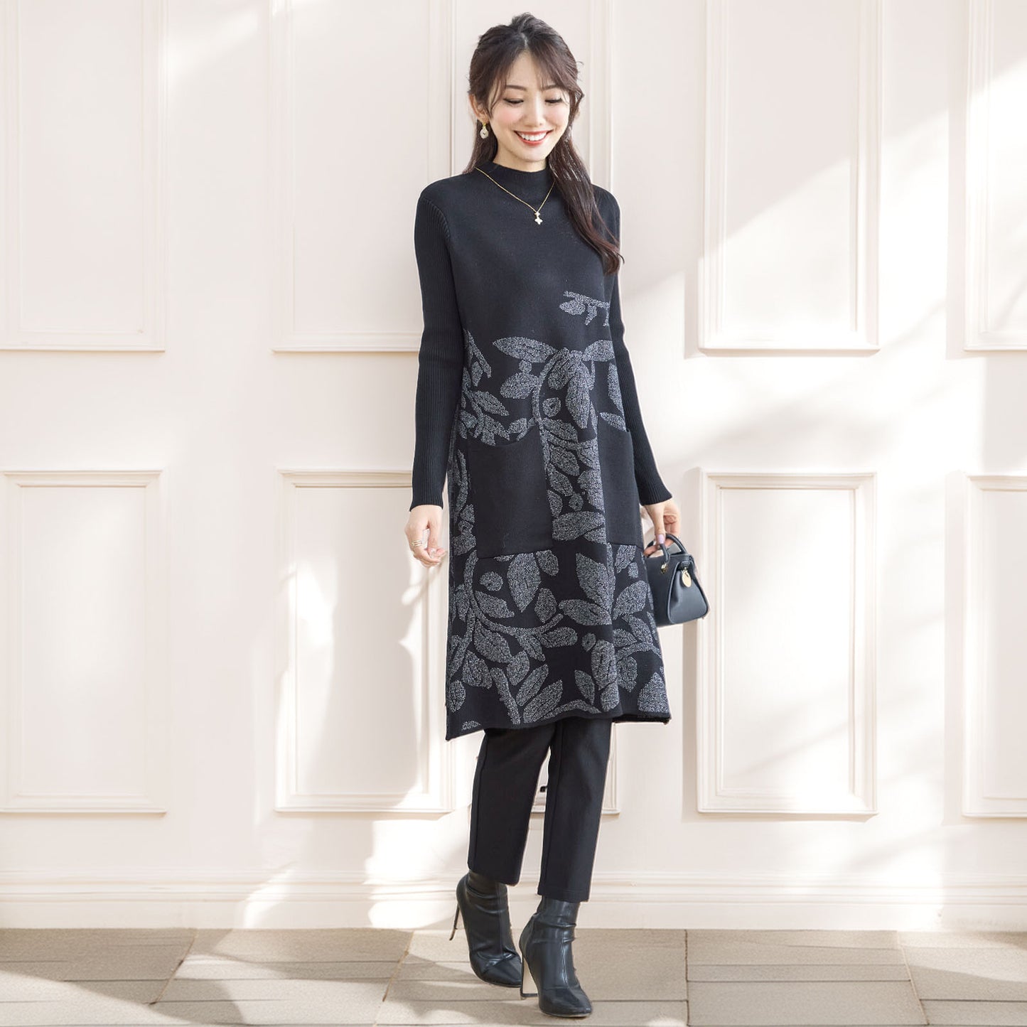 ラメ刺繍リーフ柄Aラインニットチュニックワンピース M〜L ブラック