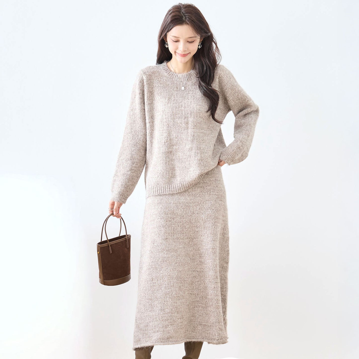 ラウンドネック長袖セーター＆Aラインロングスカートのニットセットアップ 3カラー